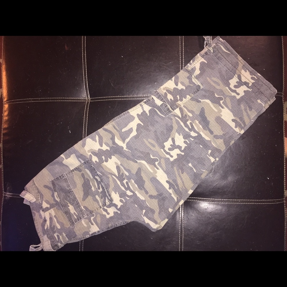 Women’s camo cargo pant
